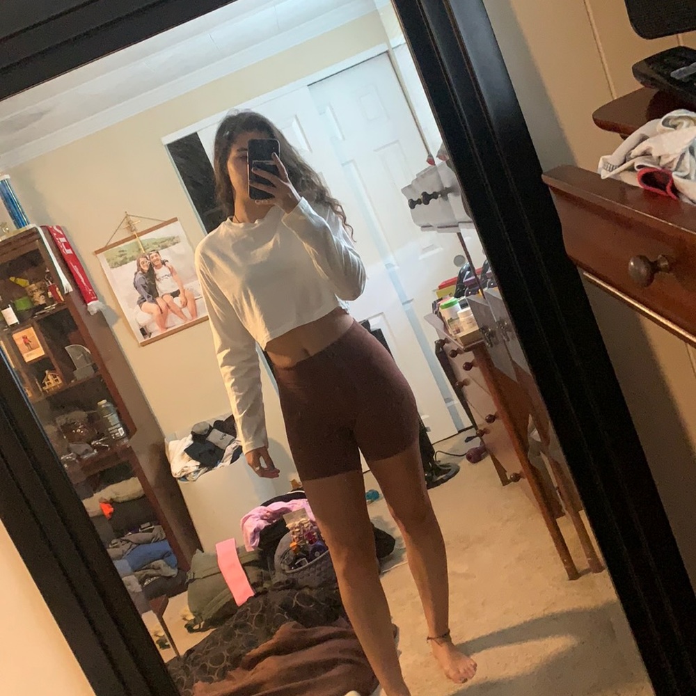 white long sleeve crop top